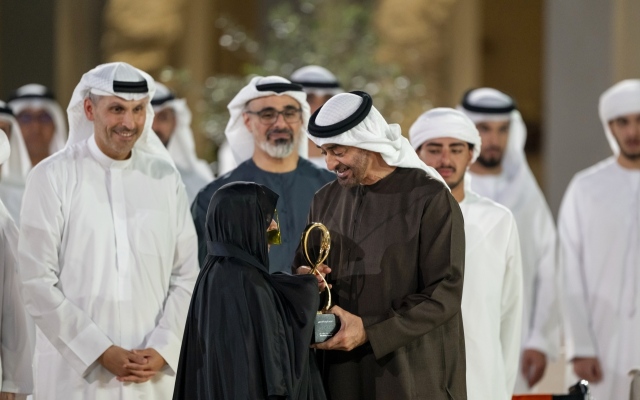 الصورة: الصورة: رئيس الدولة: «جائزة أبوظبي» احتفاء بقيم العطاء والبذل والإيثار