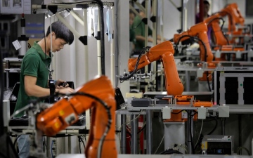 الصورة: الصورة: المصنعون العالميون يواجهون موجة جديدة من المنافسة الصينية الشرسة