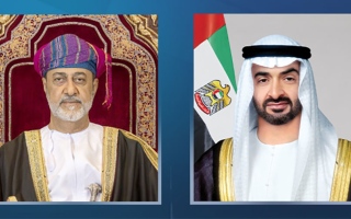 رئيس الدولة وسلطان عمان يبحثان تعزيز العلاقات الأخوية والتطورات في المنطقة