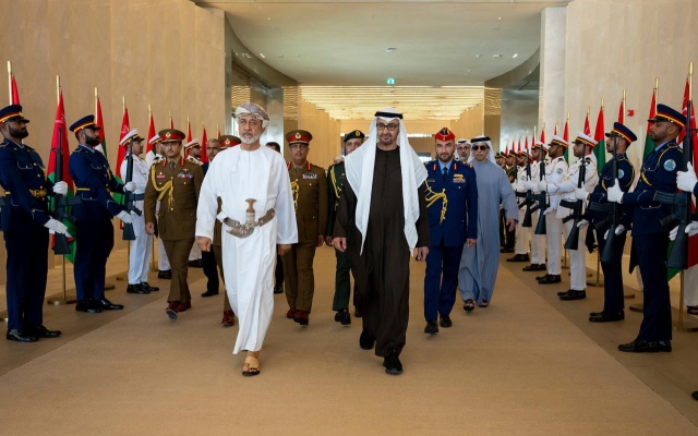 الصورة: الصورة: ودعه رئيس الدولة..سلطان عمان يختتم زيارة دولة إلى الإمارات