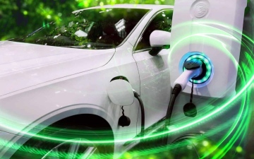 الصورة: الصورة: السيارات الكهربائية تجنّب العالم 700 مليون طن انبعاثات 2030