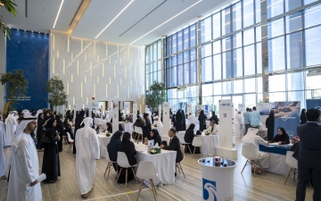 الصورة: الصورة: 10 آلاف مقابلة فورية للكفاءات الإماراتية في "معرض مُصنّعِين" لوظائف الصناعة والتكنولوجيا المتقدمة