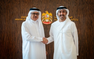 عبد الله بن زايد يستقبل وزير خارجية البحرين ويبحثان العلاقات الأخوية بين البلدين