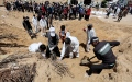 الصورة: الصورة: الاتحاد الأوروبي يطالب بتحقيق مستقل بشأن المقابر الجماعية في غزة