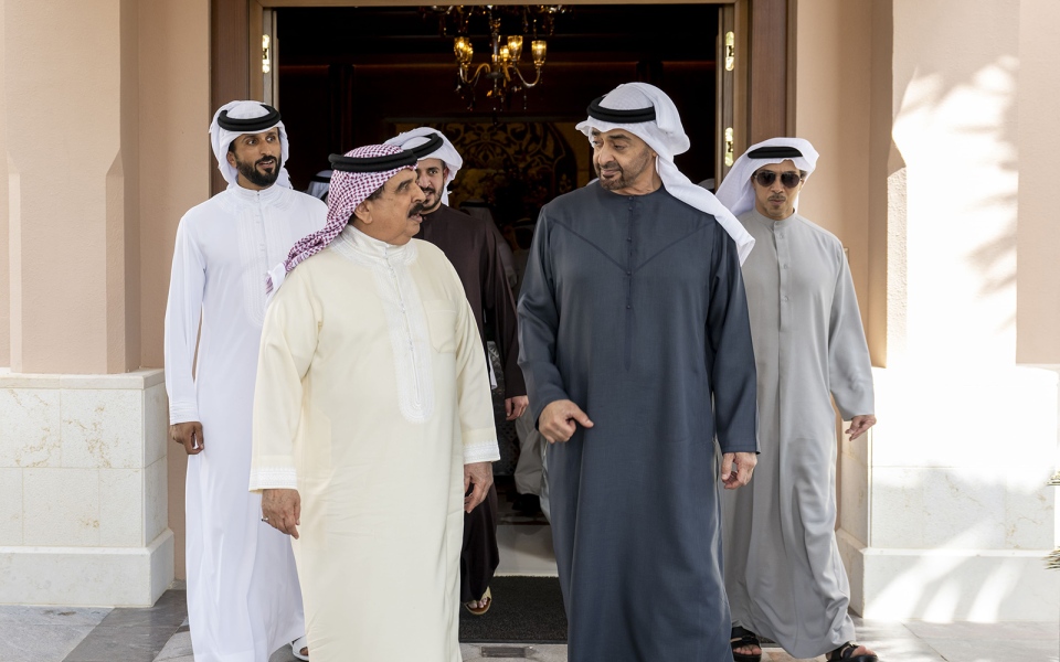 الصورة: الصورة: رئيس الدولة وملك البحرين يبحثان العلاقات الأخوية والتطورات الإقليمية