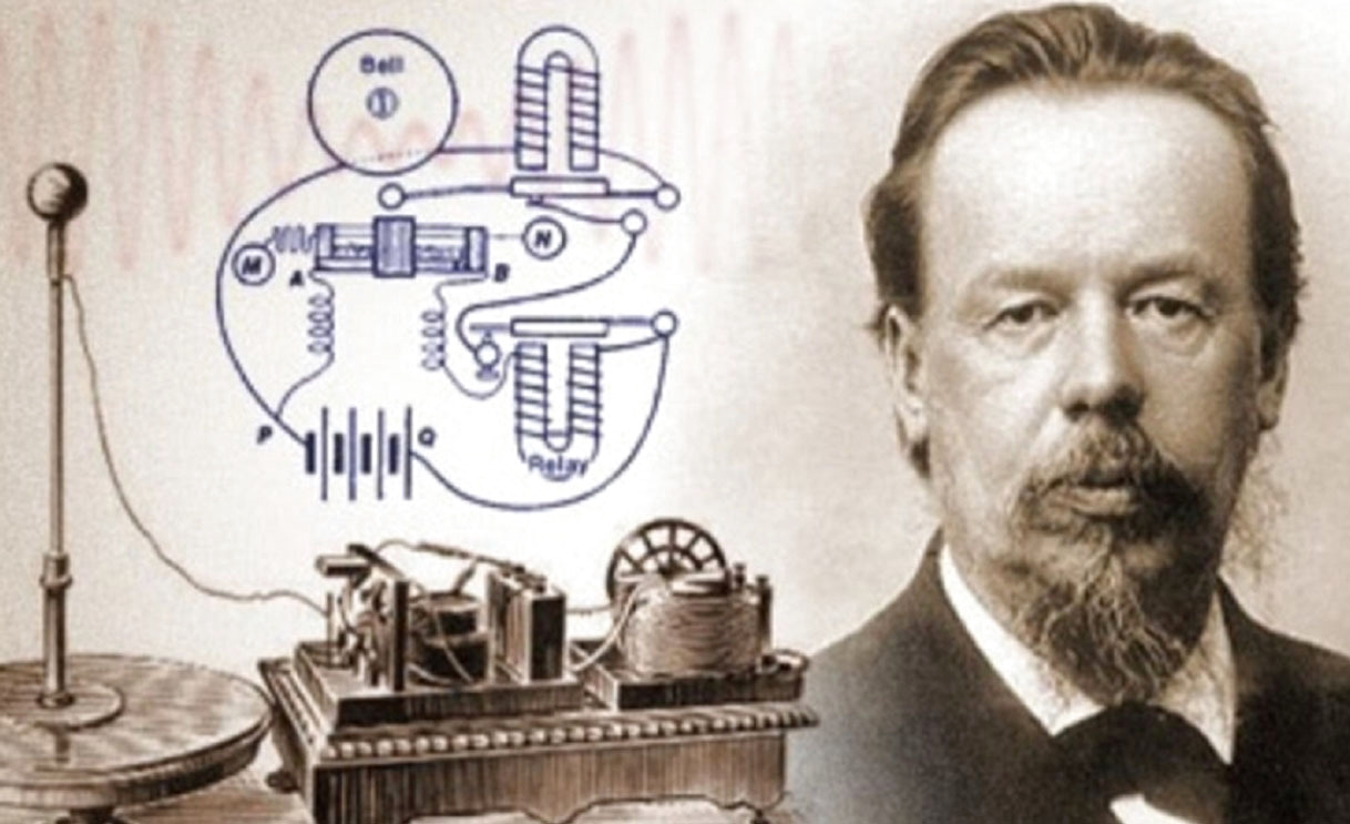 الصورة : 1895 ألكسندر بوبوف، مخترع الراديو، يعرض اختراعه أمام الجمعية الفيزيائية الكيميائية الروسية.
