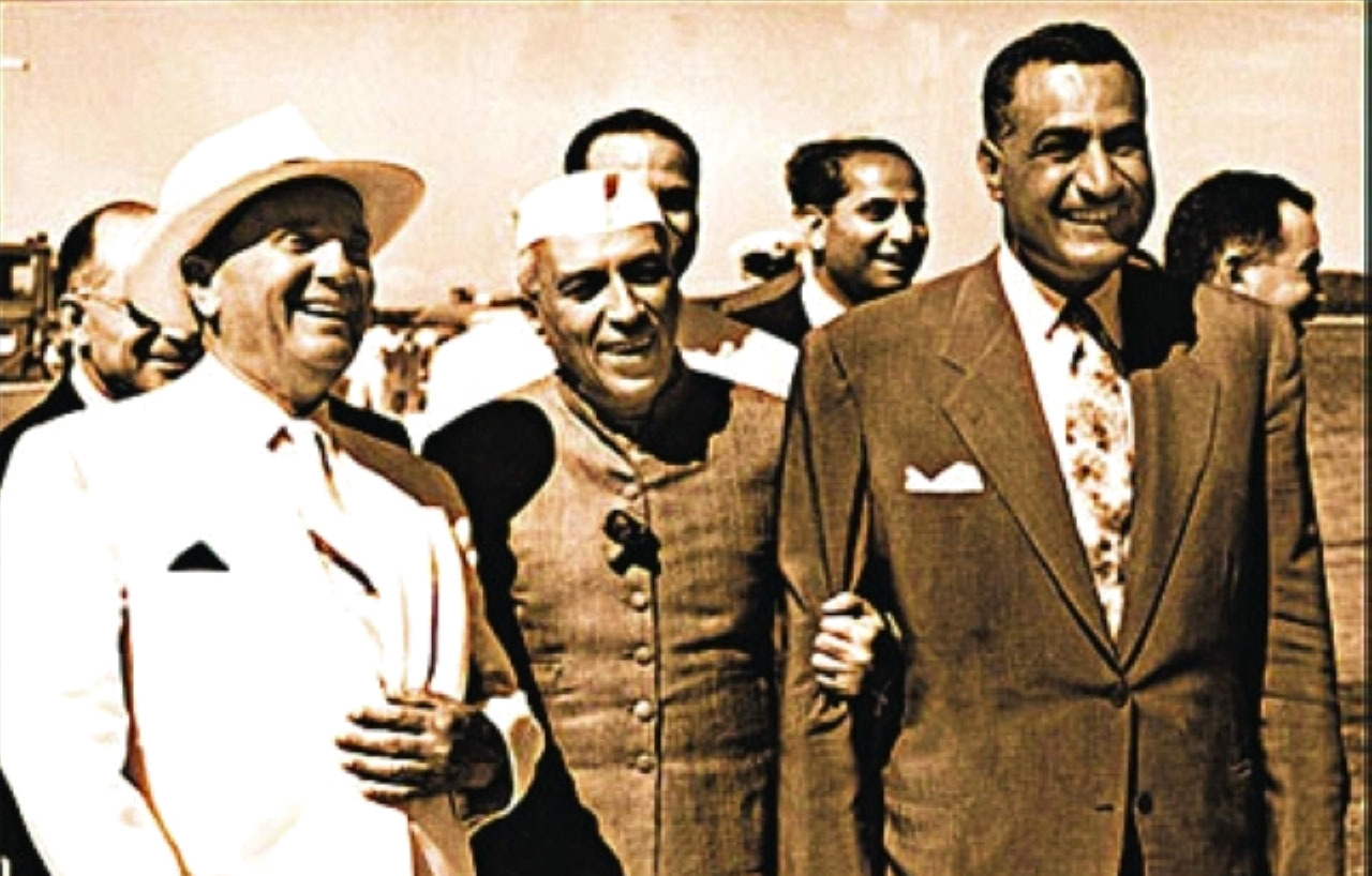 الصورة : 1955 الإعلان عن قيام حركة عدم الانحياز على يد جمال عبدالناصر وجوزيف تيتو وجواهر لال نهرو.