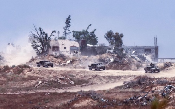 الصورة: الصورة: إسرائيل تحشد قوات إضافية تمهيداً لاجتياح رفح