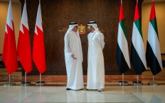 الصورة: الصورة: عبدالله بن زايد ووزير خارجية البحرين يبحثان تعزيز مسارات التعاون