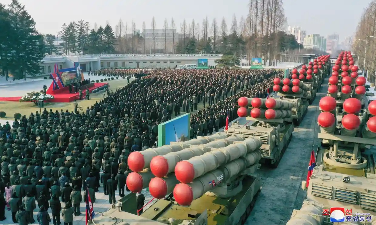 كوريا الشمالية تلوح بـ إجراءات عملية قوية لتعزيز قوتها العسكرية
