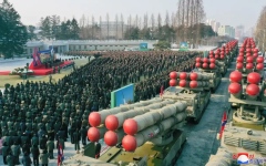 الصورة: الصورة: كوريا الشمالية تلوح بـ "إجراءات عملية قوية" لتعزيز قوتها العسكرية