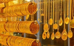 الصورة: الصورة: تراجع أسعار الذهب بضغط من موجة جني الأرباح