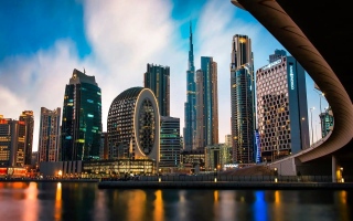 تقرير بريطاني: طلب قوي على العقارات التجارية في دبي