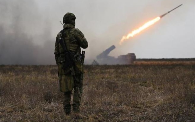 الصورة: الصورة: أوكرانيا تعلن إسقاط 21 صاروخاً روسياً وموسكو تؤكد تدمير 66 مسيّرة