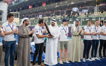 الصورة: الصورة: ذياب بن محمد بن زايد يتوج الفائزين بالنسخة الأولى من دوري أبوظبي للسباقات الذاتية