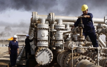الصورة: الصورة: النفط يهبط 1% مع استمرار محادثات وقف إطلاق النار بين إسرائيل وحماس