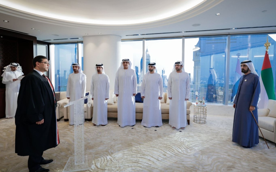 الصورة: الصورة: أمام محمد بن راشد وبحضور مكتوم بن محمد.. خمسة قضاة جدد في محاكم دبي يؤدون اليمين القانونية