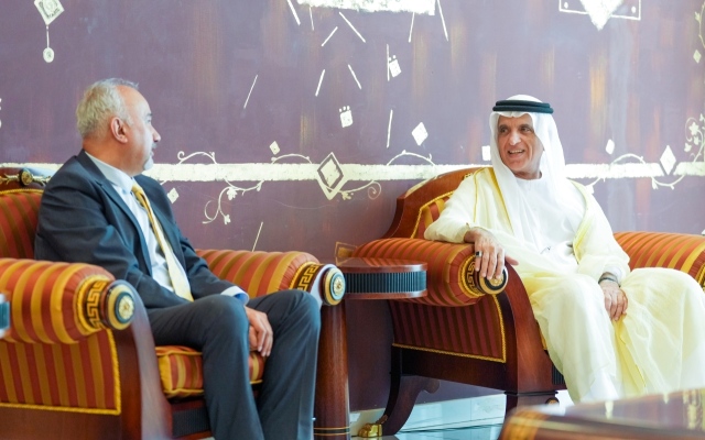 الصورة: الصورة: سعود بن صقر يبحث تعزيز علاقات التعاون مع سفير باكستان