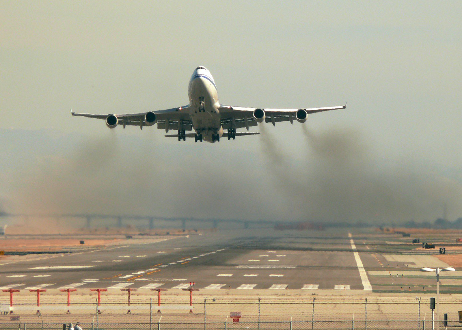 مطالبة 20 شركة طيران أوروبية بتبرير مزاعمها بشأن انبعاثات الكربون 30