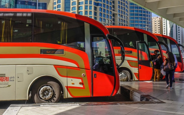 الصورة: الصورة: "طرق دبي": عودة خدمة الحافلات عبر المدن إلى وضعها الاعتيادي