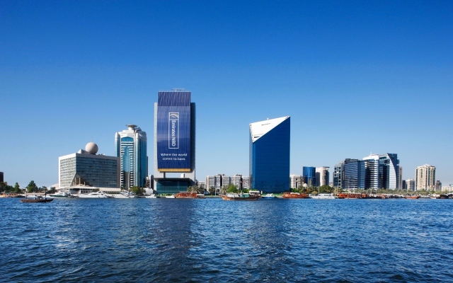 الصورة: الصورة: «الإمارات دبي الوطني» ينظم فعالية للممارسات المصرفية الآمنة للعمال