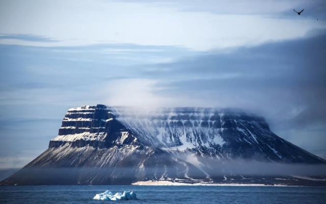 الصورة: الصورة: فك لغز «الثقب العملاق» في القطب الجنوبي