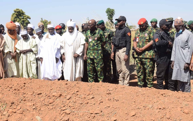 الصورة: الصورة: محاكمة عسكريين في نيجيريا قتلا 85 مدنياً بالخطأ