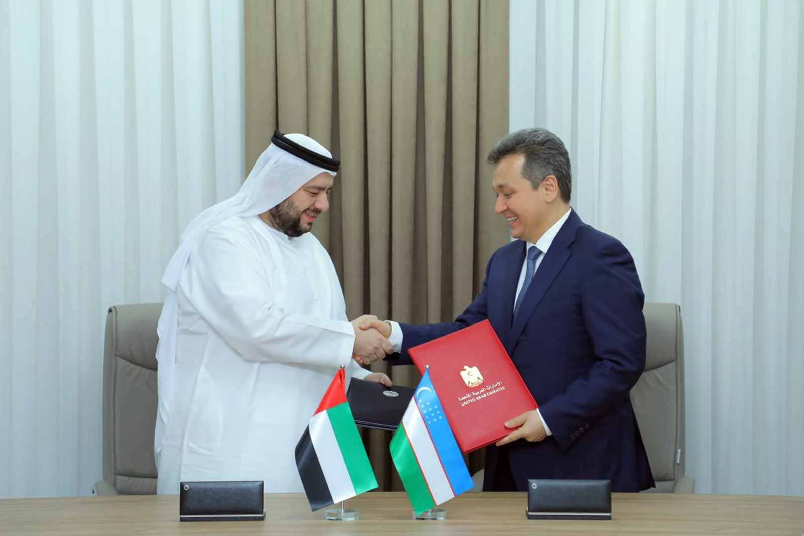 الإمارات وأوزبكستان توقعان مذكرة لتطوير البنية التحتية الرقمية