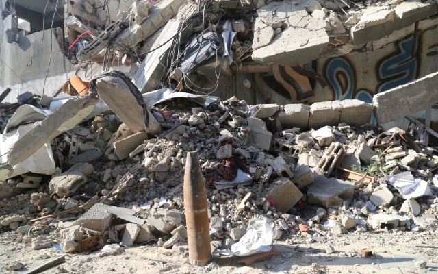 الصورة: الصورة: غزة.. الحياة مع قنابل موقوتة وإبادة بيئية