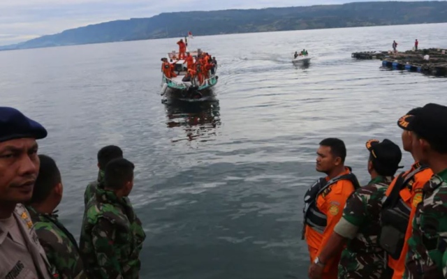 الصورة: الصورة: مقتل 14 شخصاً في فيضانات بإندونيسيا