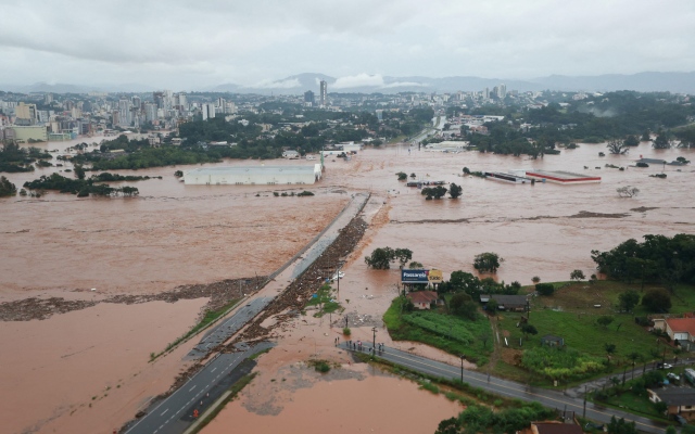 الصورة: الصورة: وفاة 56 شخصاً وفقدان العشرات في فيضانات بجنوب البرازيل