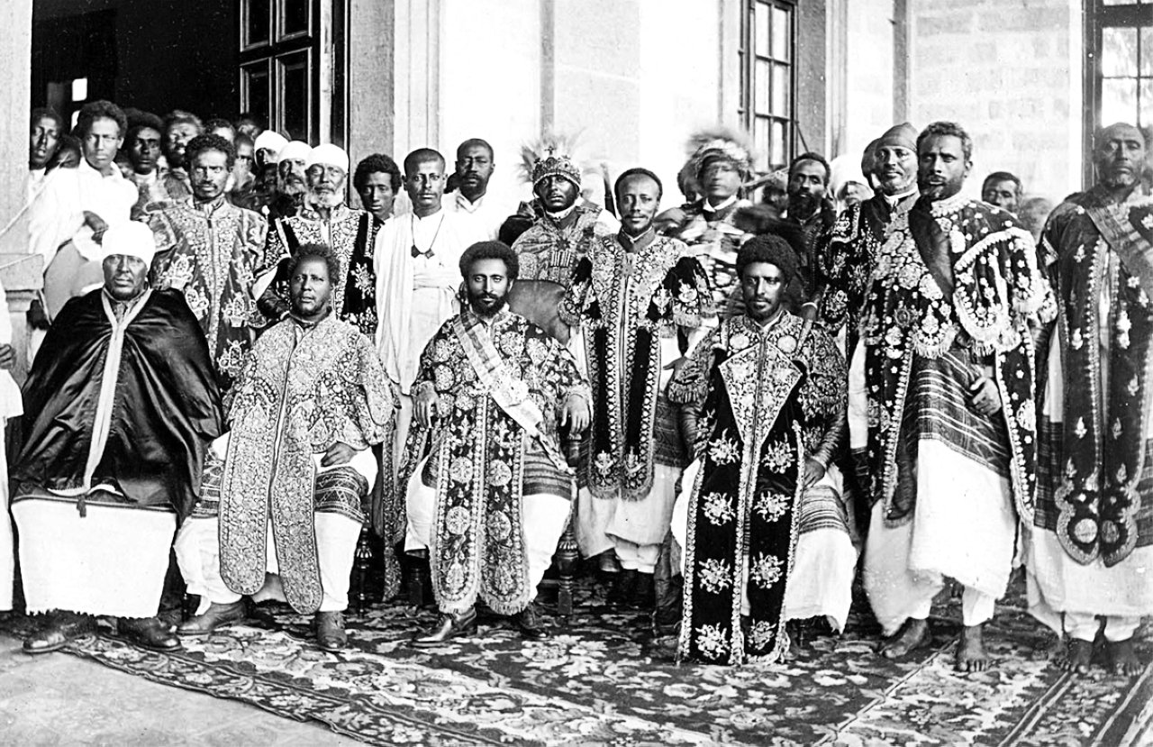 الصورة : 1941 الإعلان عن استقلال إثيوبيا عن شرق إفريقيا الإيطالي بعودة الإمبراطور هيلا سيلاسي إلى العاصمة أديس أبابا