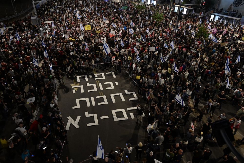 آلاف الإسرائيليين يتظاهرون مطالبين بإطلاق سراح الرهائن المحتجزين بغزة