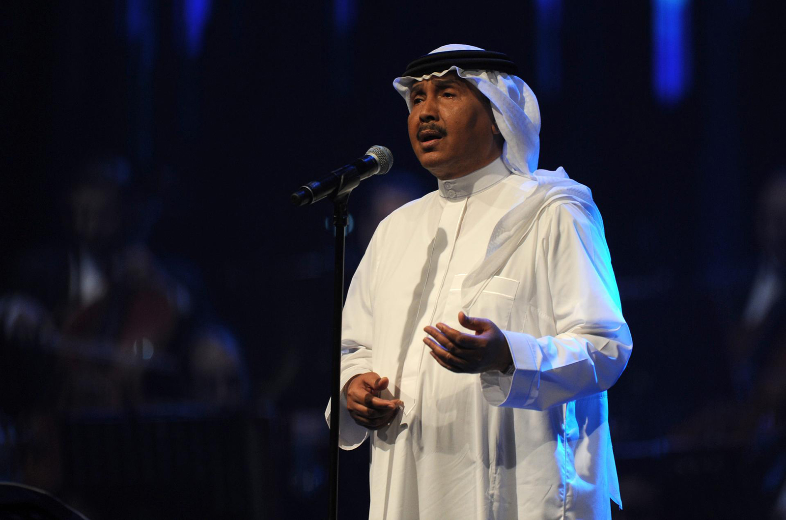 الفنان السعودي محمد عبده يُعلن إصابته بالسرطان