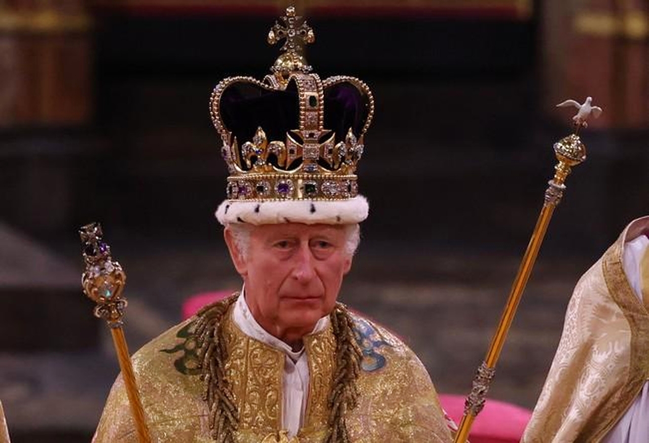 الصورة : 2023 تتويج تشارلز فيليب آرثر جورج تشارلز الثالث ملكاً للمملكة المتحدة خلفاً لوالدته إليزابيث الثانية.