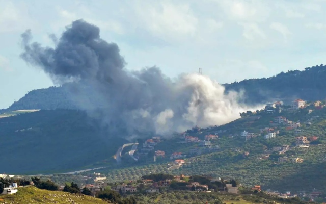 الصورة: الصورة: مقتل 4 مدنيين بغارة إسرائيلية على جنوب لبنان