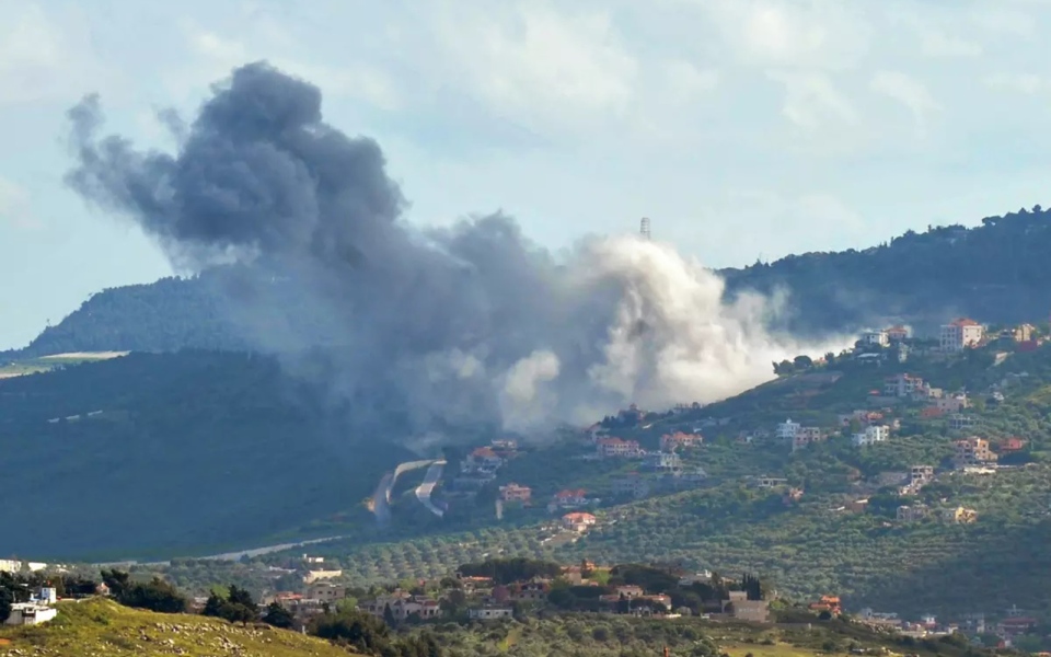 الصورة: الصورة: مقتل 4 مدنيين بغارة إسرائيلية على جنوب لبنان