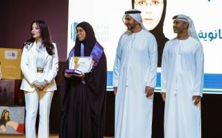 زهراء عبد الرضا سرحان بطلة تحدي القراءة العربي في البحرين