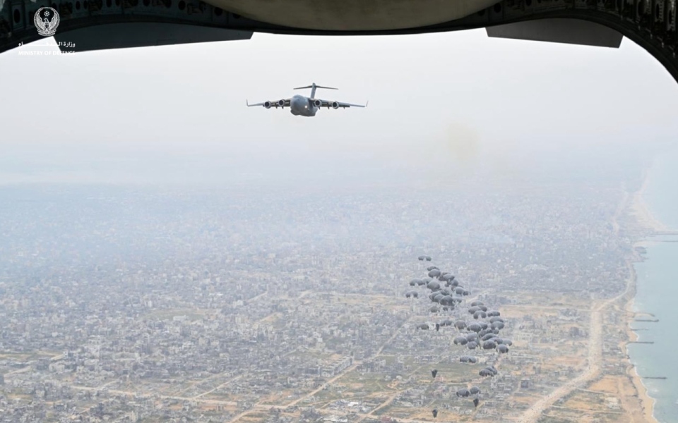 الصورة: الصورة: طيور الخير تنفذ الإسقاط الجوي الـ 49 للمساعدات الإنسانية والإغاثية على شمال غزة