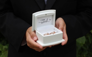 الصورة: الصورة: يسرق أموالاً من حساب خطيبته لشراء خاتم الزفاف