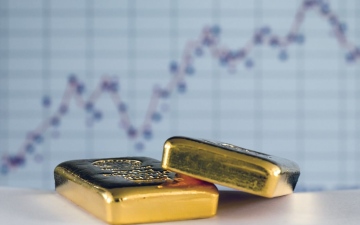 الصورة: الصورة: الذهب يتراجع وسط ارتفاع الدولار وتقييم المتعاملين لموعد خفض الفائدة