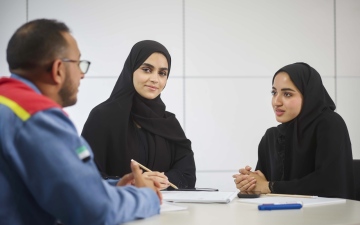 الصورة: الصورة: «الإمارات العالمية للألمنيوم» تخرّج 150 شاباً عبر برامج منصة «فرصة» للتعلم والتطوير