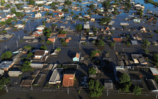 الصورة: الصورة: ارتفاع عدد ضحايا الفيضانات في جنوب البرازيل إلى 107 أشخاص