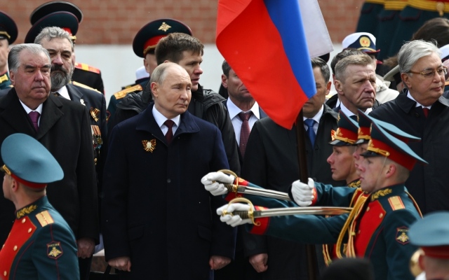 الصورة: الصورة: بوتين: قواتنا الاستراتيجية في حالة تأهب قتالي