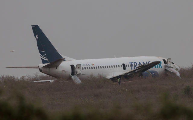 الصورة: الصورة: 10 مصابين بعد اشتعال طائرة تقل 85 شخصاً في السنغال