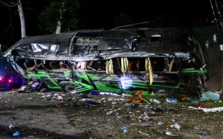 11 قتيلاً في حادثة تحطم حافلة في إندونيسيا