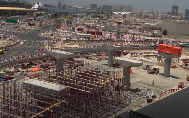 الصورة: الصورة: "طرق دبي" تنجز 45% من العقد الأول للمرحلة الرابعة لمشروع تطوير محور الشندغة