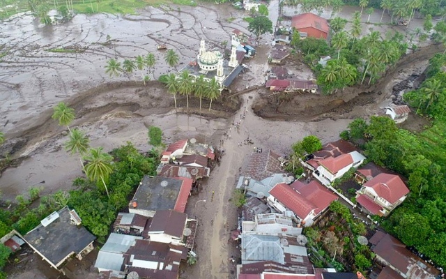 الصورة: الصورة: ارتفاع حصيلة الفيضانات والحمم البركانية الباردة في سومطرة إلى 50 قتيلا و27 مفقودا