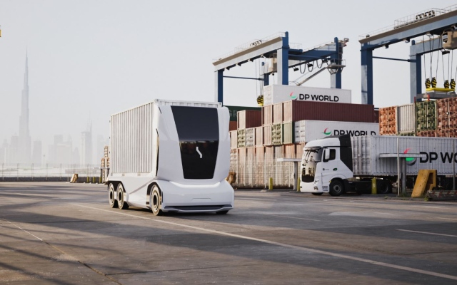 الصورة: الصورة: مجموعة موانئ دبي العالمية تتعاون مع شركة "إينرايد" لنشر أضخم الحلول ذاتية القيادة في نقل البضائع والتي تعمل بالطاقة الكهربائية