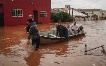 الصورة: الصورة: إيقاف الدوري البرازيلي بسبب الفيضانات
